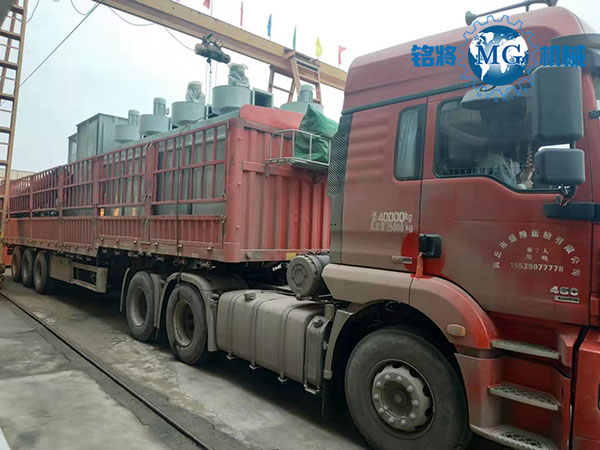 商丘年產30萬噸全自動（dòng）幹粉砂漿生產線裝車現場