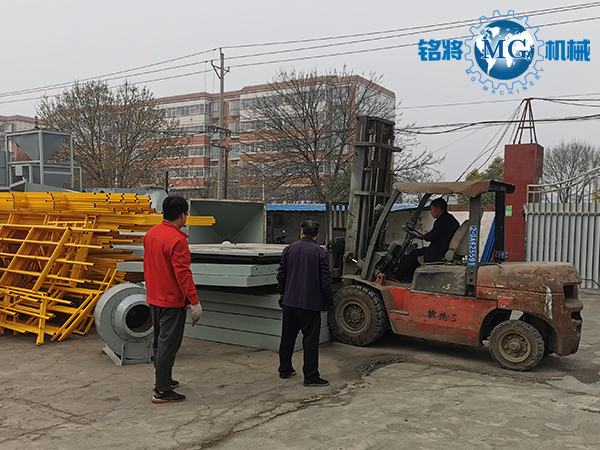 新疆幹粉砂漿生產線發貨裝車現場（chǎng）