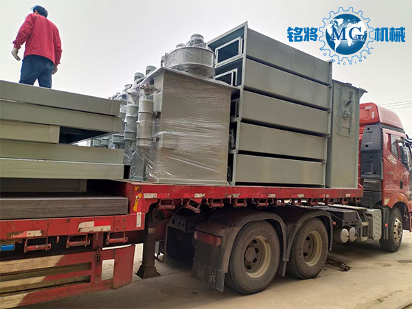 江蘇久諾提升輸（shū）送設備裝車走起（qǐ）