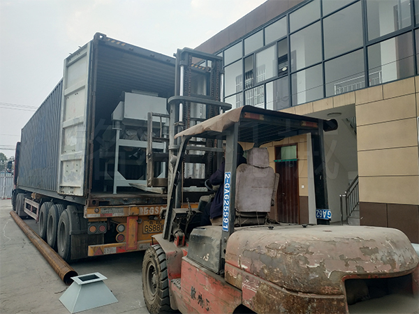 烘幹機設備交付（fù）物流