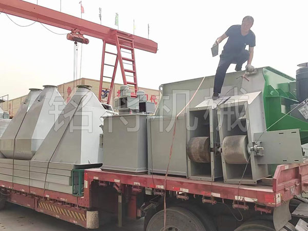 4方雙軸噸包包裝生產線（xiàn）發貨現場