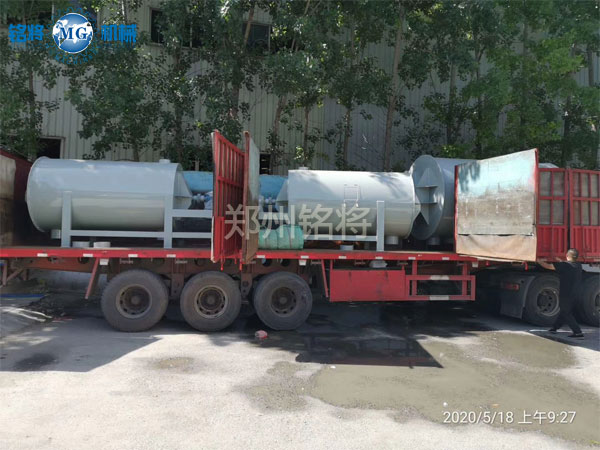 河北邢台三台多螺（luó）帶攪拌機發貨現場