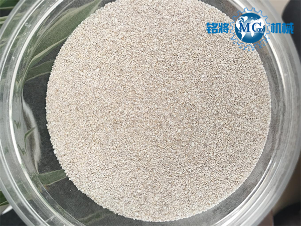 玻(bō)化(huà)微珠(zhū)和珍珠岩的主要區別 玻化微珠和珍珠岩的(de)主要區別